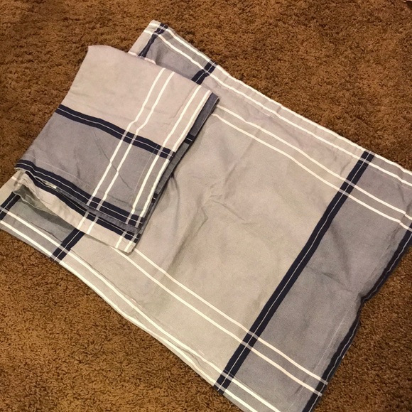 Tommy Hilfiger Other - Tommy hiilfiger stand shams lot of 2